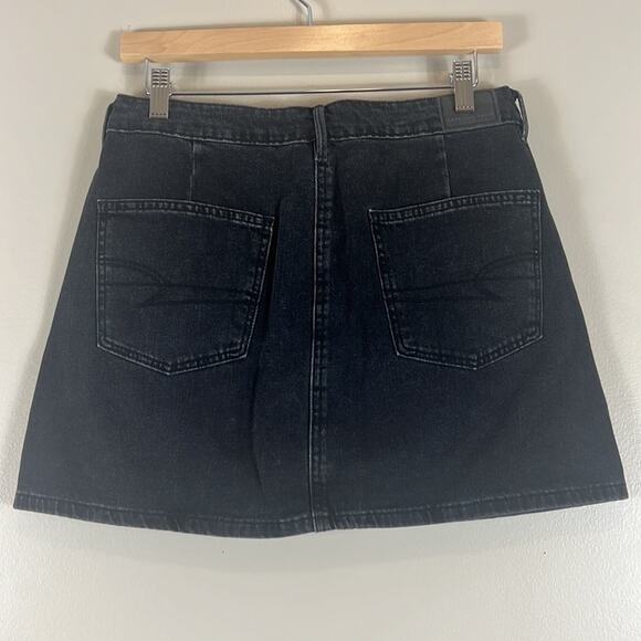 American Eagle Black Super High Rise A-Line Button Down Mini Denim Skirt - Picture 3 of 4